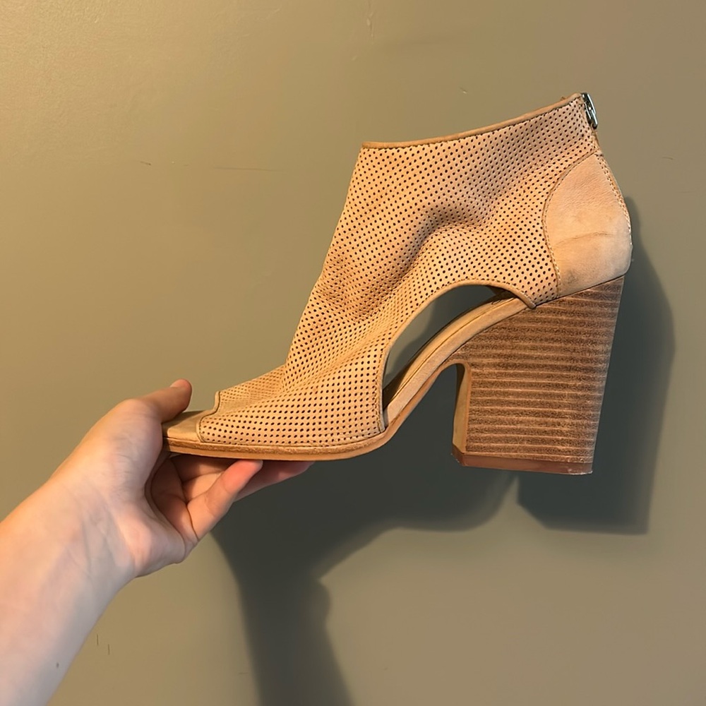 Vince Camuto Shoes